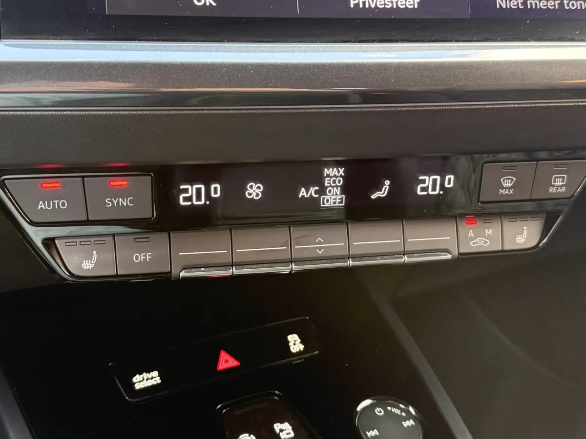 BWJ 2021 40 Launch edition 204 PK S Competition 77 kWh ADAPTIVE CRUISE | 360 CAM. | KEYLESS | PANODAK | MEMORY | RS STOELEN | HUD | DODE HOEK | ELKTR.STOELEN | LEDER | STOELVERW. | ELEK. KLE