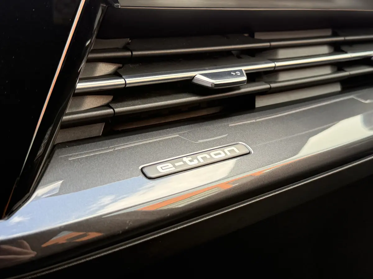 BWJ 2021 40 Launch edition 204 PK S Competition 77 kWh ADAPTIVE CRUISE | 360 CAM. | KEYLESS | PANODAK | MEMORY | RS STOELEN | HUD | DODE HOEK | ELKTR.STOELEN | LEDER | STOELVERW. | ELEK. KLE