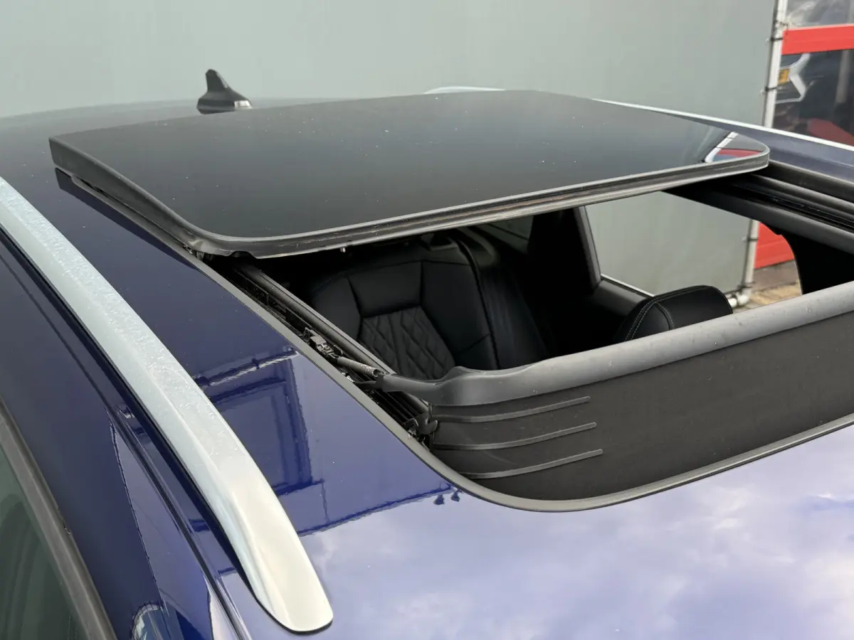 BWJ 2021 40 Launch edition 204 PK S Competition 77 kWh ADAPTIVE CRUISE | 360 CAM. | KEYLESS | PANODAK | MEMORY | RS STOELEN | HUD | DODE HOEK | ELKTR.STOELEN | LEDER | STOELVERW. | ELEK. KLE