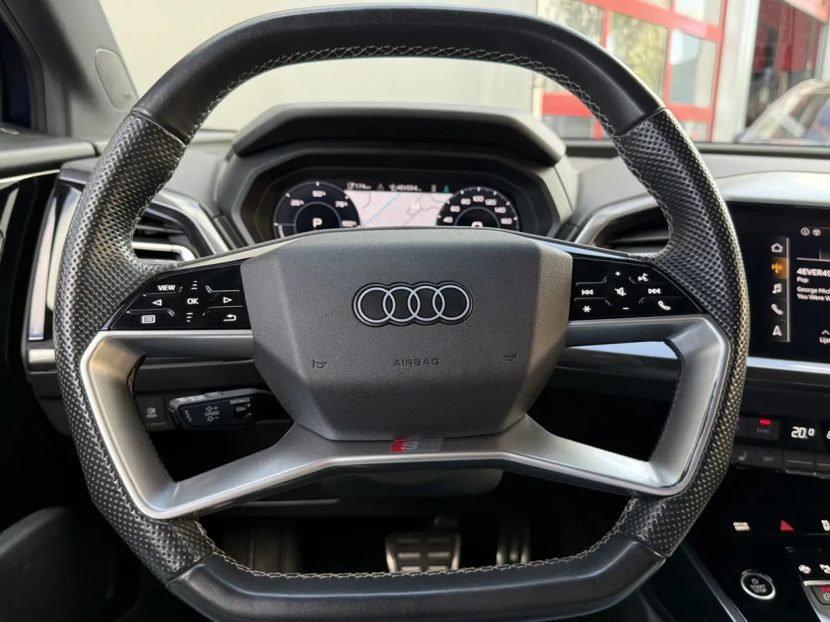 BWJ 2021 40 Launch edition 204 PK S Competition 77 kWh ADAPTIVE CRUISE | 360 CAM. | KEYLESS | PANODAK | MEMORY | RS STOELEN | HUD | DODE HOEK | ELKTR.STOELEN | LEDER | STOELVERW. | ELEK. KLE