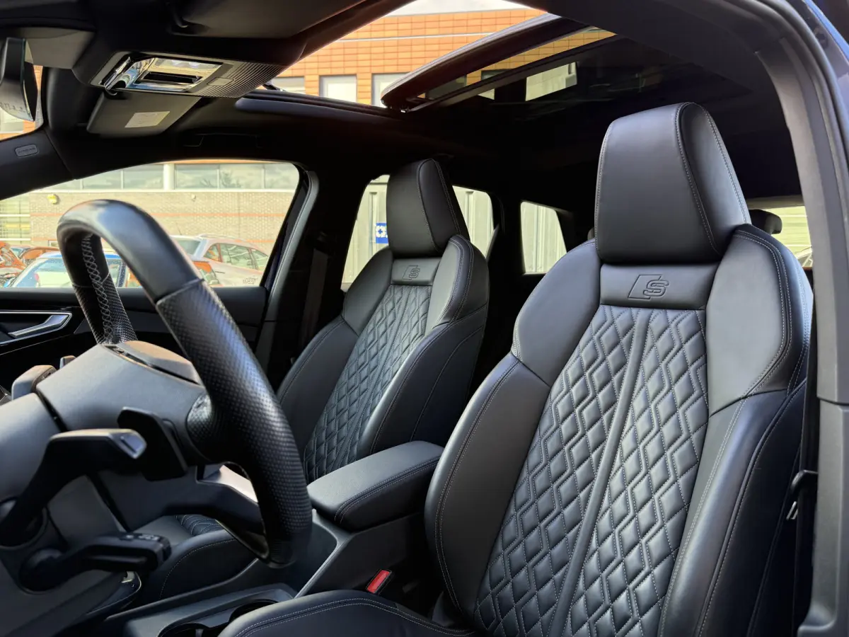 BWJ 2021 40 Launch edition 204 PK S Competition 77 kWh ADAPTIVE CRUISE | 360 CAM. | KEYLESS | PANODAK | MEMORY | RS STOELEN | HUD | DODE HOEK | ELKTR.STOELEN | LEDER | STOELVERW. | ELEK. KLE