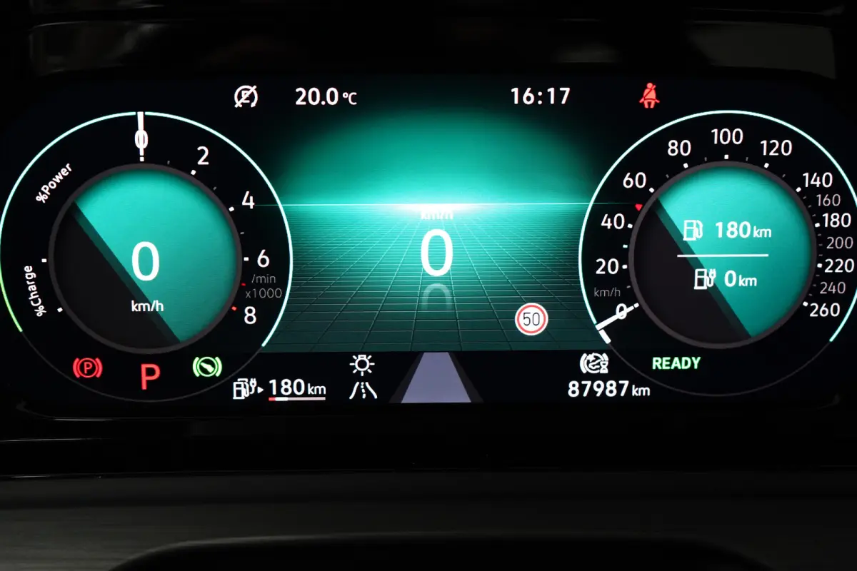 1.4 eHybrid Style l Elektr. Stoel incl Memory l Trekhaak Elektr. l Velours Bekleding l Stoelverwarming l Side Assist l Sensoren voor en achter l