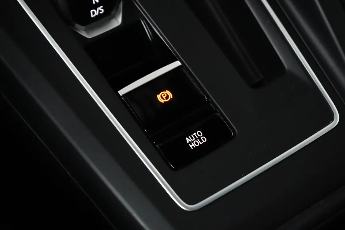 1.4 eHybrid Style l Elektr. Stoel incl Memory l Trekhaak Elektr. l Velours Bekleding l Stoelverwarming l Side Assist l Sensoren voor en achter l