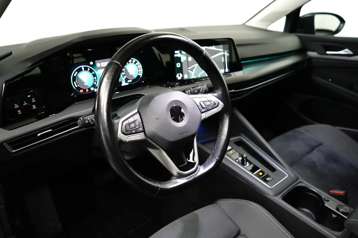 1.4 eHybrid Style l Elektr. Stoel incl Memory l Trekhaak Elektr. l Velours Bekleding l Stoelverwarming l Side Assist l Sensoren voor en achter l