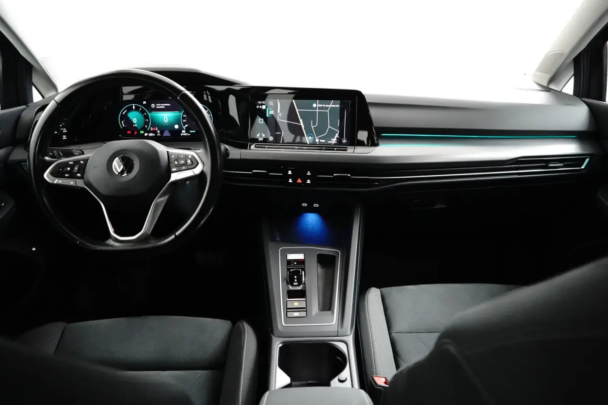 1.4 eHybrid Style l Elektr. Stoel incl Memory l Trekhaak Elektr. l Velours Bekleding l Stoelverwarming l Side Assist l Sensoren voor en achter l