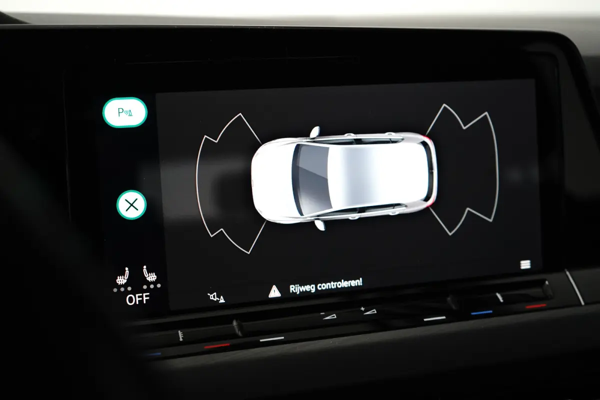 1.4 eHybrid Style l Elektr. Stoel incl Memory l Trekhaak Elektr. l Velours Bekleding l Stoelverwarming l Side Assist l Sensoren voor en achter l