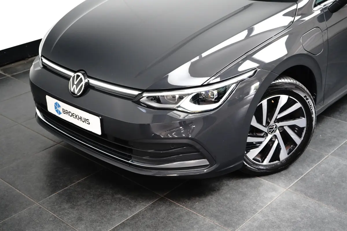 1.4 eHybrid Style l Elektr. Stoel incl Memory l Trekhaak Elektr. l Velours Bekleding l Stoelverwarming l Side Assist l Sensoren voor en achter l