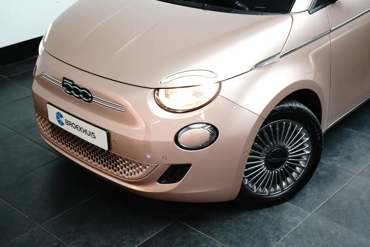 3+1 Icon 42 kWh 118 pk | Stoelverwarming | 16 inch LM-Velgen | Apple Carplay |
