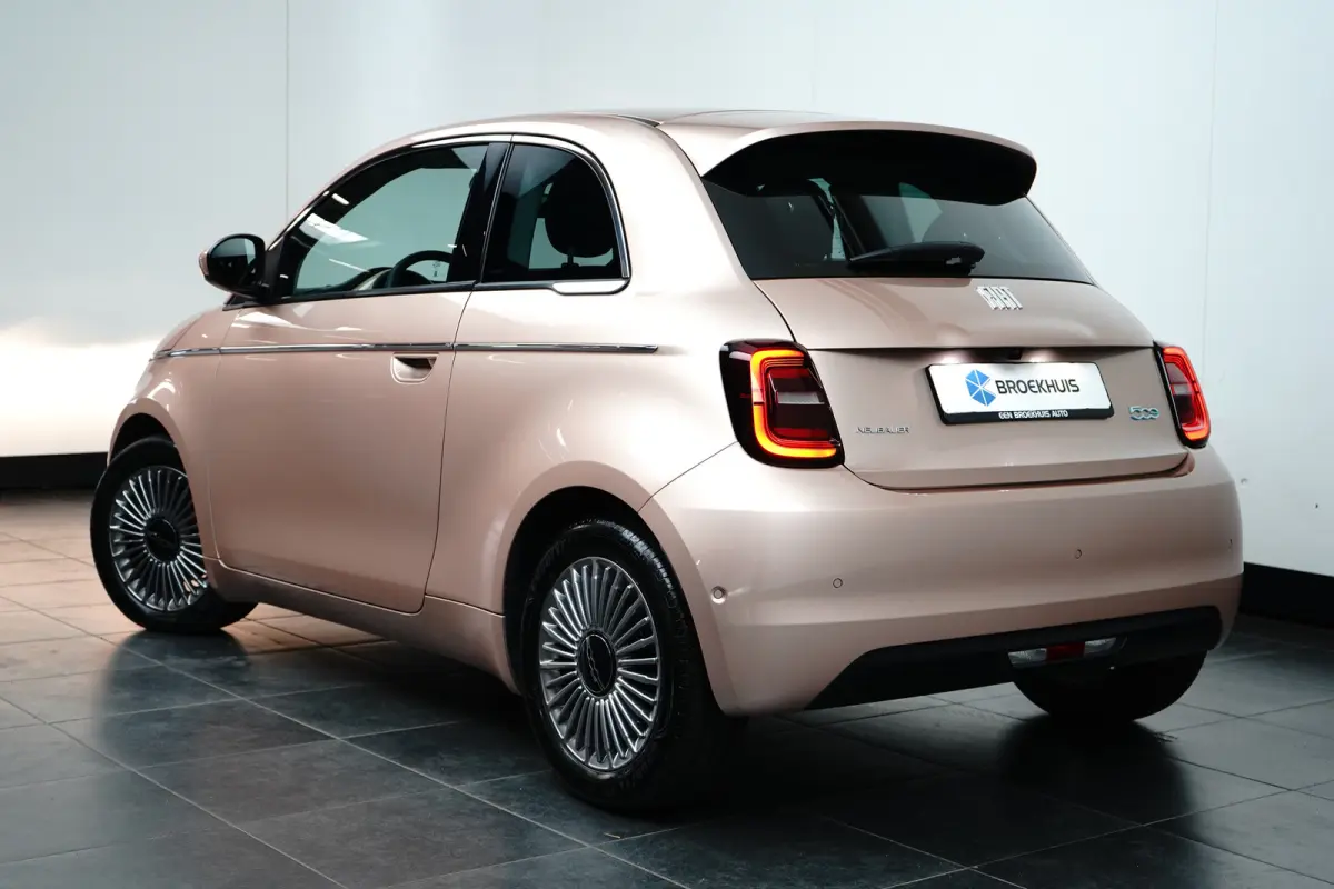 3+1 Icon 42 kWh 118 pk | Stoelverwarming | 16 inch LM-Velgen | Apple Carplay |