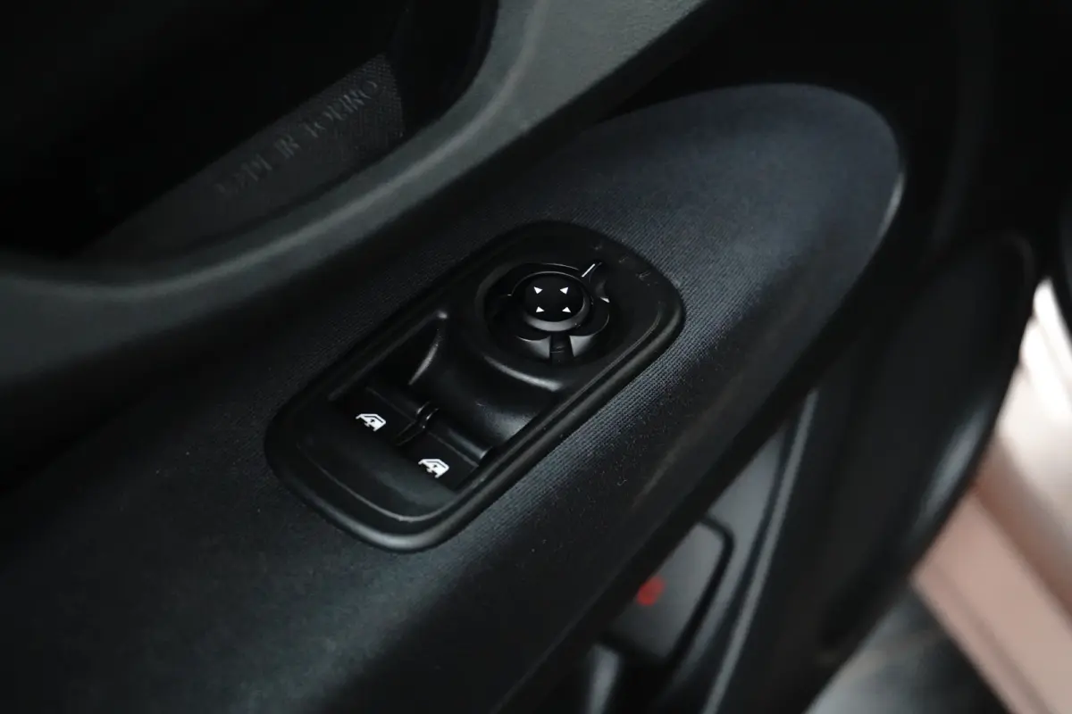 3+1 Icon 42 kWh 118 pk | Stoelverwarming | 16 inch LM-Velgen | Apple Carplay |