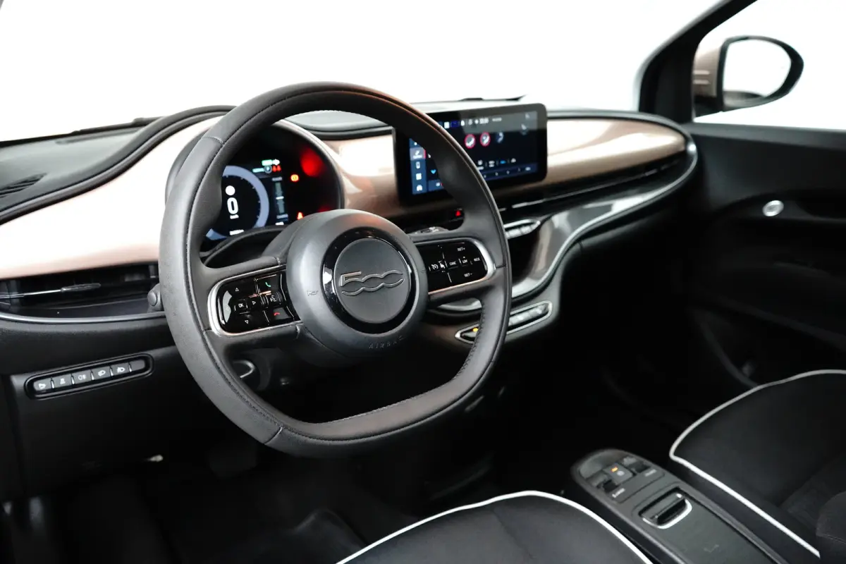 3+1 Icon 42 kWh 118 pk | Stoelverwarming | 16 inch LM-Velgen | Apple Carplay |