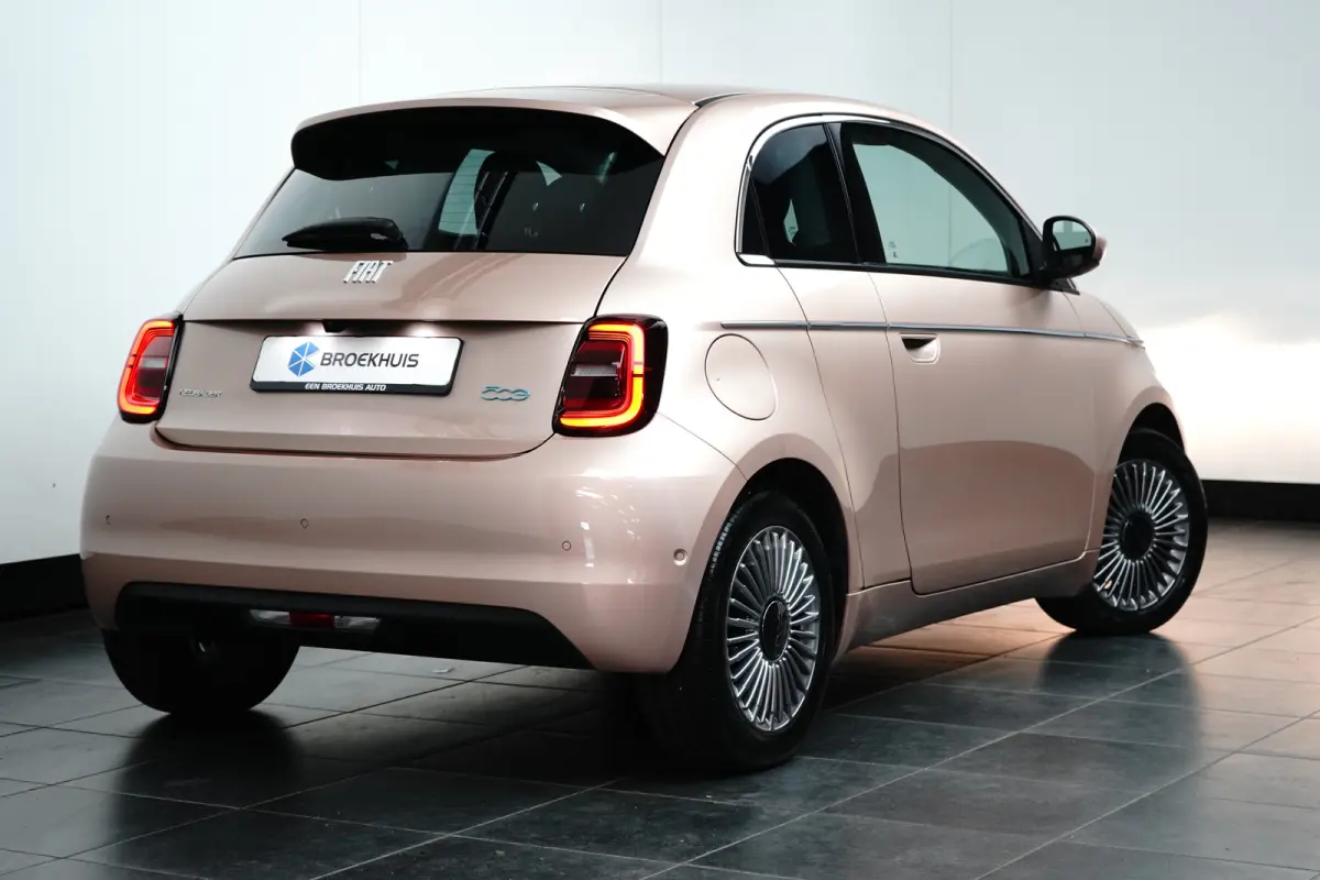 3+1 Icon 42 kWh 118 pk | Stoelverwarming | 16 inch LM-Velgen | Apple Carplay |