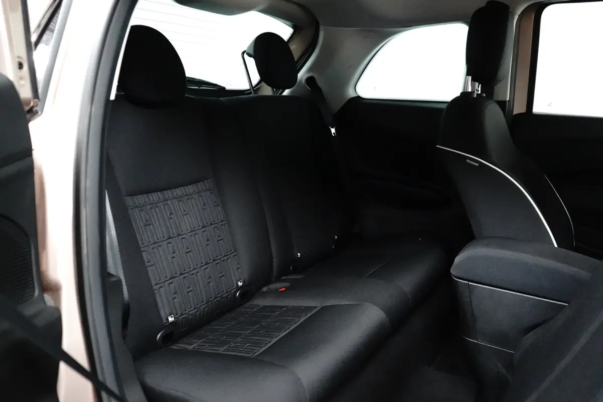 3+1 Icon 42 kWh 118 pk | Stoelverwarming | 16 inch LM-Velgen | Apple Carplay |