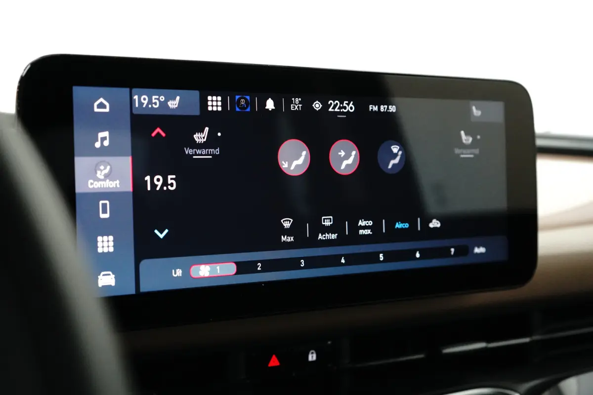 3+1 Icon 42 kWh 118 pk | Stoelverwarming | 16 inch LM-Velgen | Apple Carplay |