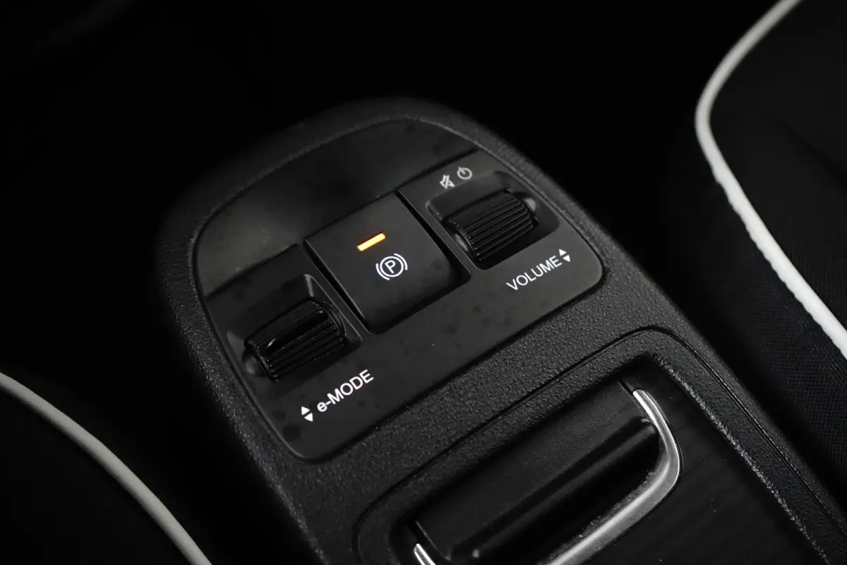 3+1 Icon 42 kWh 118 pk | Stoelverwarming | 16 inch LM-Velgen | Apple Carplay |