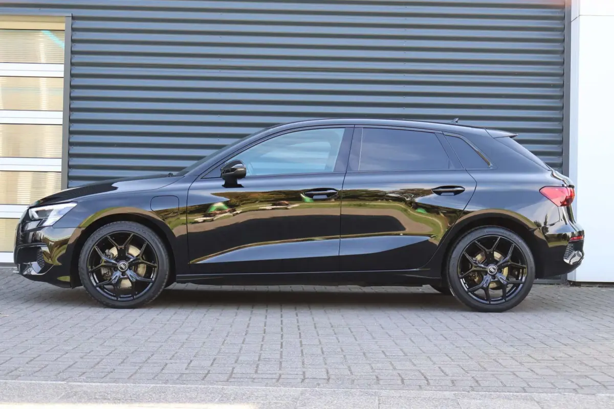 40 TFSIe 204pk Business edition | Trekhaak Afneembaar | Draadloos Carplay | Sportstoelen+verwarming | Draadloze telefoonlader | Privacy glas | Navigatie