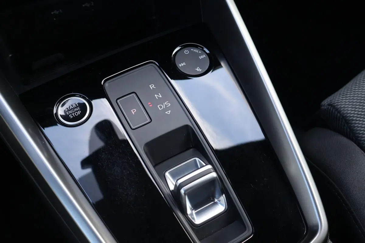 40 TFSIe 204pk Business edition | Trekhaak Afneembaar | Draadloos Carplay | Sportstoelen+verwarming | Draadloze telefoonlader | Privacy glas | Navigatie