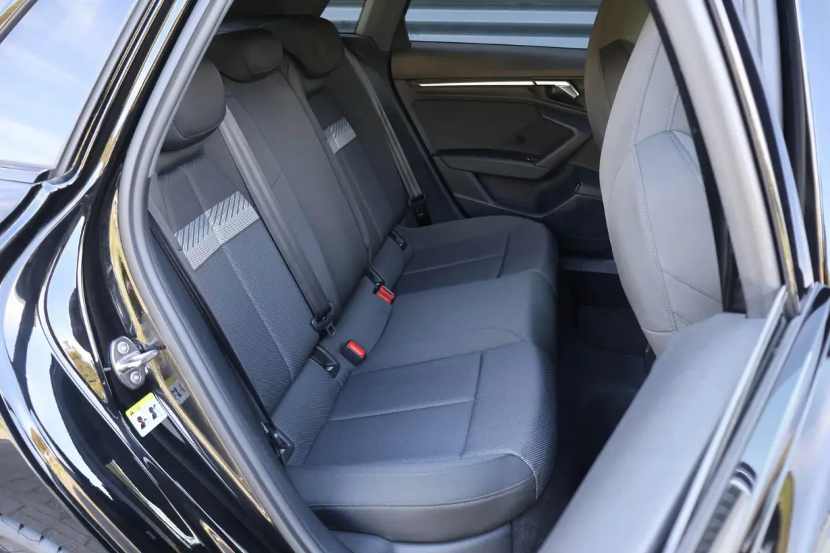 40 TFSIe 204pk Business edition | Trekhaak Afneembaar | Draadloos Carplay | Sportstoelen+verwarming | Draadloze telefoonlader | Privacy glas | Navigatie