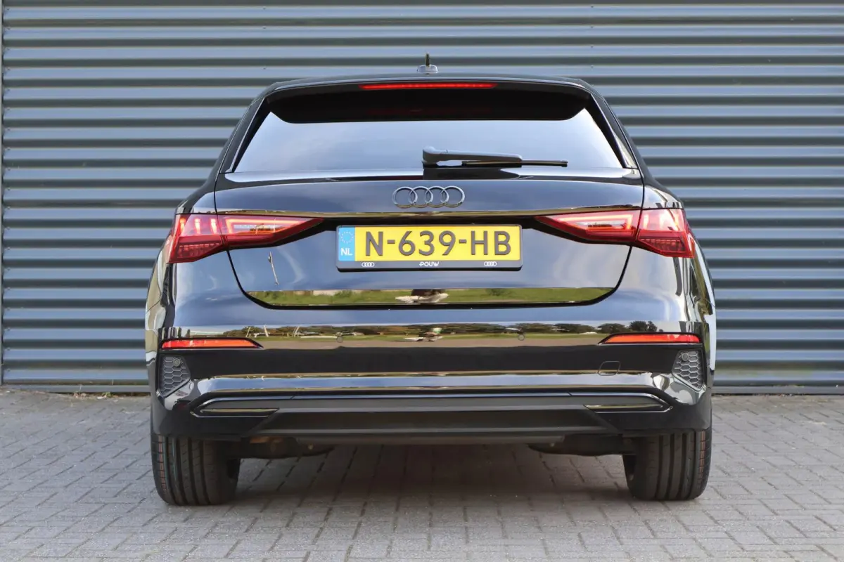 40 TFSIe 204pk Business edition | Trekhaak Afneembaar | Draadloos Carplay | Sportstoelen+verwarming | Draadloze telefoonlader | Privacy glas | Navigatie