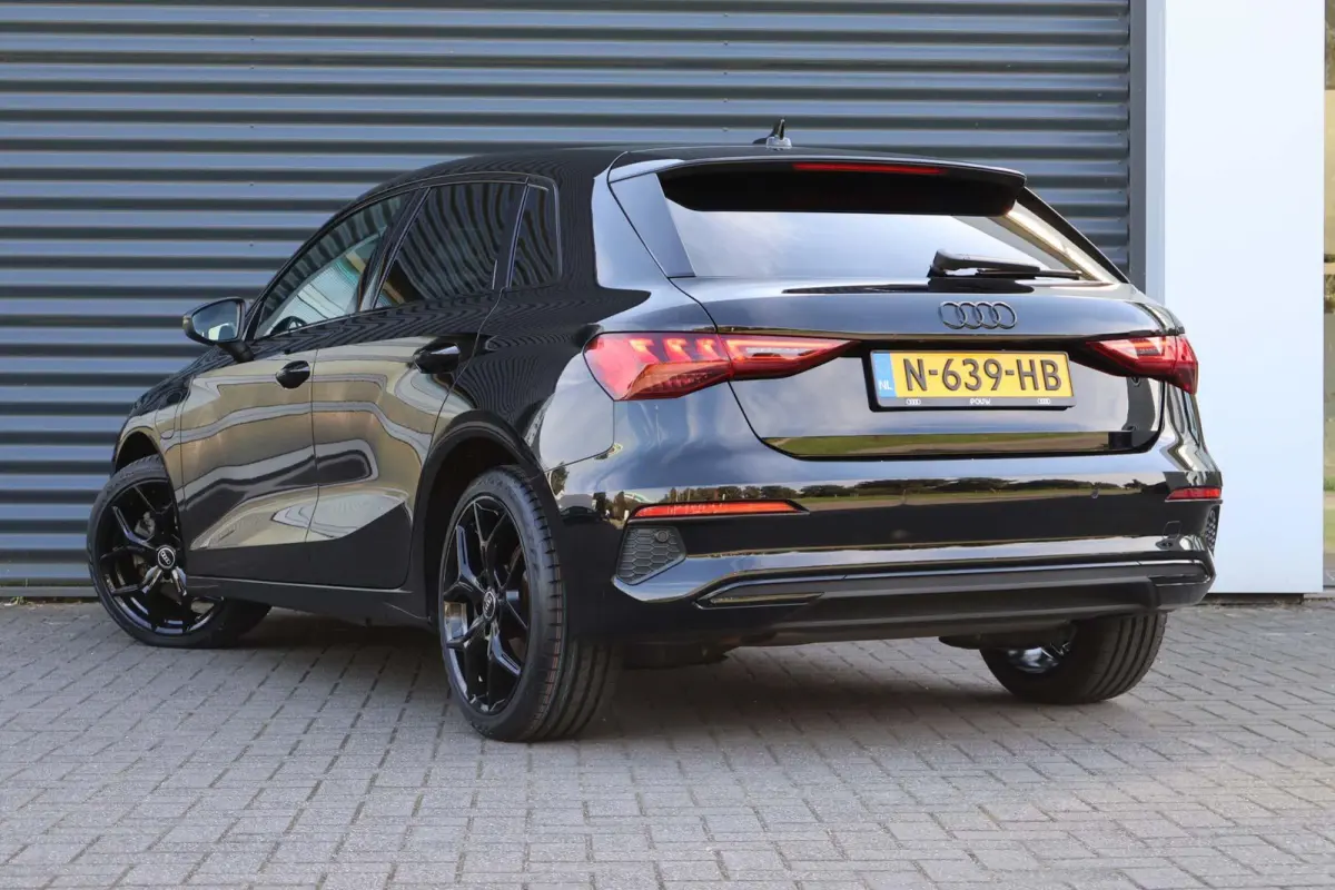 40 TFSIe 204pk Business edition | Trekhaak Afneembaar | Draadloos Carplay | Sportstoelen+verwarming | Draadloze telefoonlader | Privacy glas | Navigatie