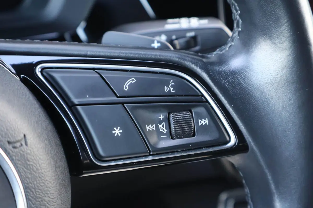 40 TFSIe 204pk Business edition | Trekhaak Afneembaar | Draadloos Carplay | Sportstoelen+verwarming | Draadloze telefoonlader | Privacy glas | Navigatie