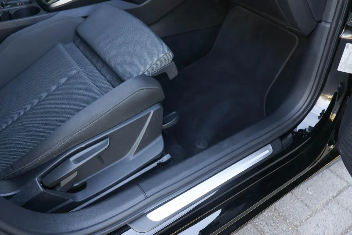 40 TFSIe 204pk Business edition | Trekhaak Afneembaar | Draadloos Carplay | Sportstoelen+verwarming | Draadloze telefoonlader | Privacy glas | Navigatie