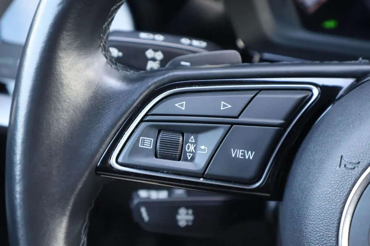 40 TFSIe 204pk Business edition | Trekhaak Afneembaar | Draadloos Carplay | Sportstoelen+verwarming | Draadloze telefoonlader | Privacy glas | Navigatie