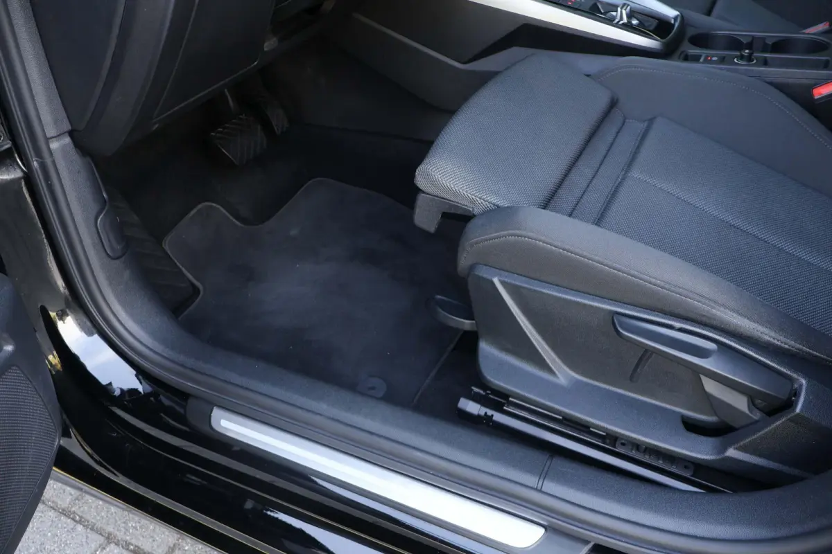 40 TFSIe 204pk Business edition | Trekhaak Afneembaar | Draadloos Carplay | Sportstoelen+verwarming | Draadloze telefoonlader | Privacy glas | Navigatie