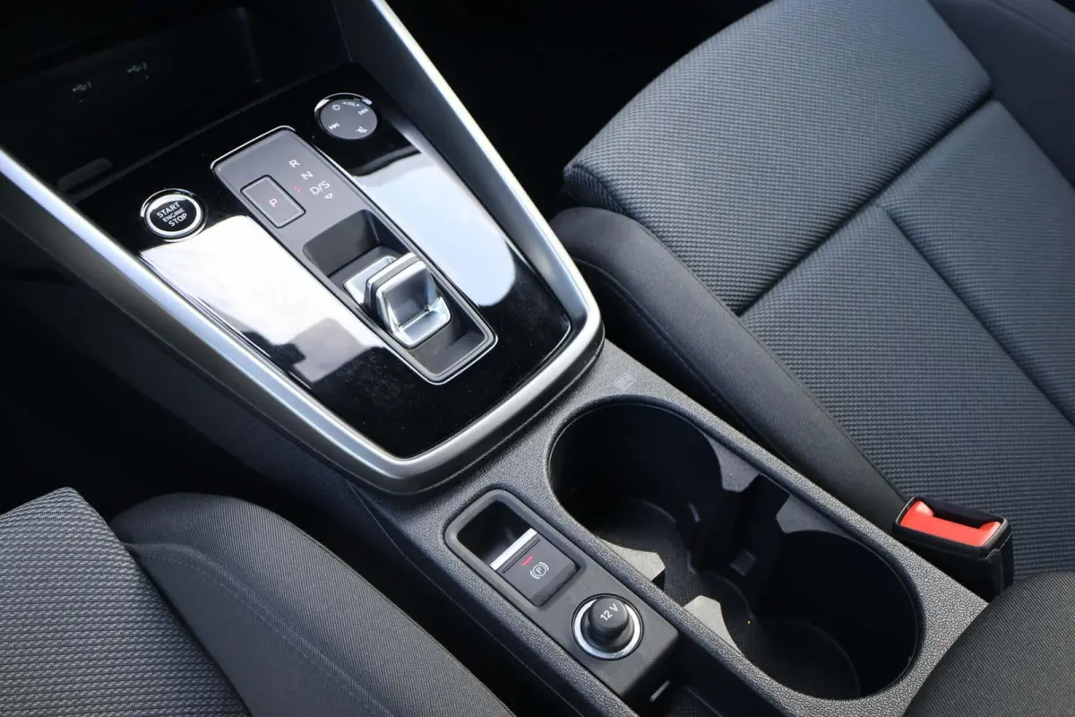 40 TFSIe 204pk Business edition | Trekhaak Afneembaar | Draadloos Carplay | Sportstoelen+verwarming | Draadloze telefoonlader | Privacy glas | Navigatie