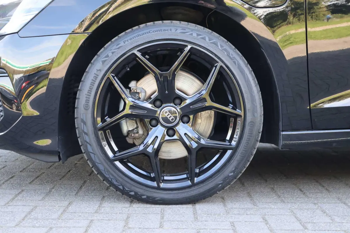 40 TFSIe 204pk Business edition | Trekhaak Afneembaar | Draadloos Carplay | Sportstoelen+verwarming | Draadloze telefoonlader | Privacy glas | Navigatie