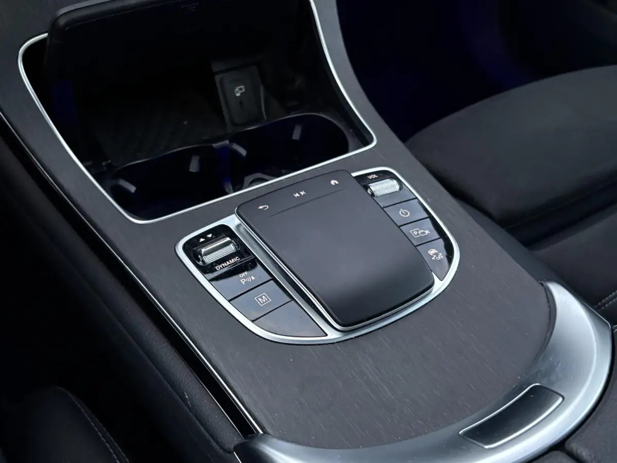 4MATIC Premium Plus VAN: € 43.900- VOOR: € 39.877,- UW HERFSTVOORDEEL: € 4.023,-| PANO| ELEKTRISCHE STOELEN MET MEMORY| ADAPTIVE CRUISE CONTROL| ELEK. TREKHAAK| SFEERVERLICHTING| ELEKT