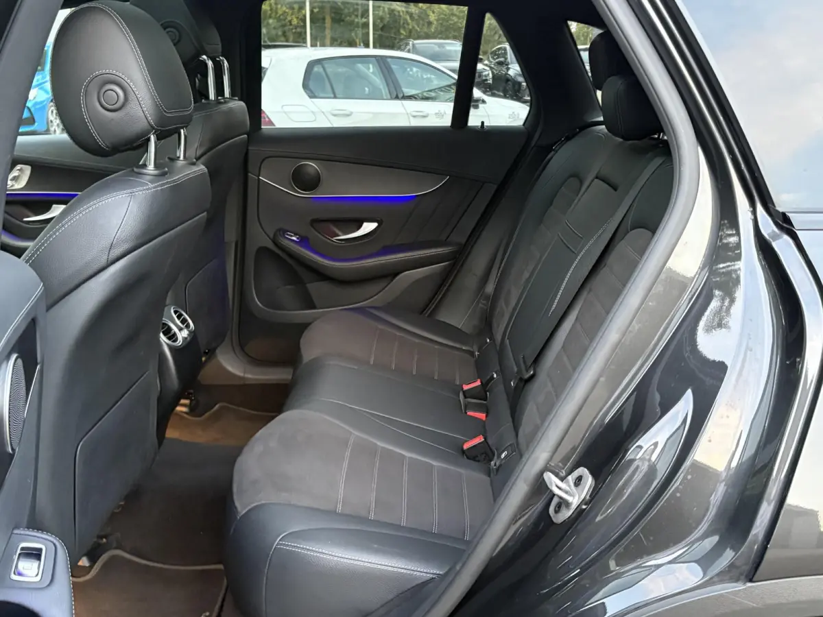 4MATIC Premium Plus VAN: € 43.900- VOOR: € 39.877,- UW HERFSTVOORDEEL: € 4.023,-| PANO| ELEKTRISCHE STOELEN MET MEMORY| ADAPTIVE CRUISE CONTROL| ELEK. TREKHAAK| SFEERVERLICHTING| ELEKT