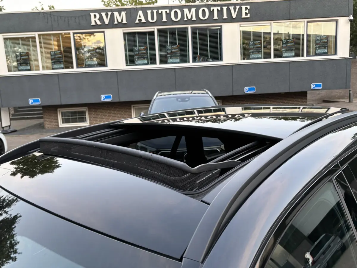 4MATIC Premium Plus VAN: € 43.900- VOOR: € 39.877,- UW HERFSTVOORDEEL: € 4.023,-| PANO| ELEKTRISCHE STOELEN MET MEMORY| ADAPTIVE CRUISE CONTROL| ELEK. TREKHAAK| SFEERVERLICHTING| ELEKT