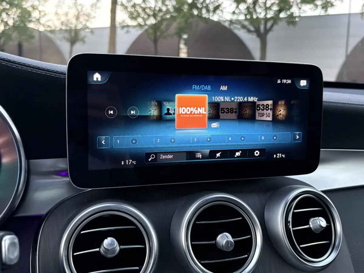 4MATIC Premium Plus VAN: € 43.900- VOOR: € 39.877,- UW HERFSTVOORDEEL: € 4.023,-| PANO| ELEKTRISCHE STOELEN MET MEMORY| ADAPTIVE CRUISE CONTROL| ELEK. TREKHAAK| SFEERVERLICHTING| ELEKT