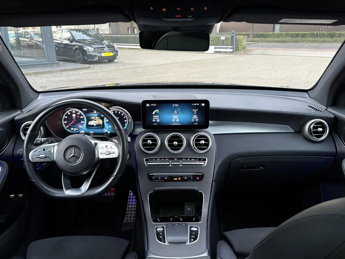 4MATIC Premium Plus VAN: € 43.900- VOOR: € 39.877,- UW HERFSTVOORDEEL: € 4.023,-| PANO| ELEKTRISCHE STOELEN MET MEMORY| ADAPTIVE CRUISE CONTROL| ELEK. TREKHAAK| SFEERVERLICHTING| ELEKT