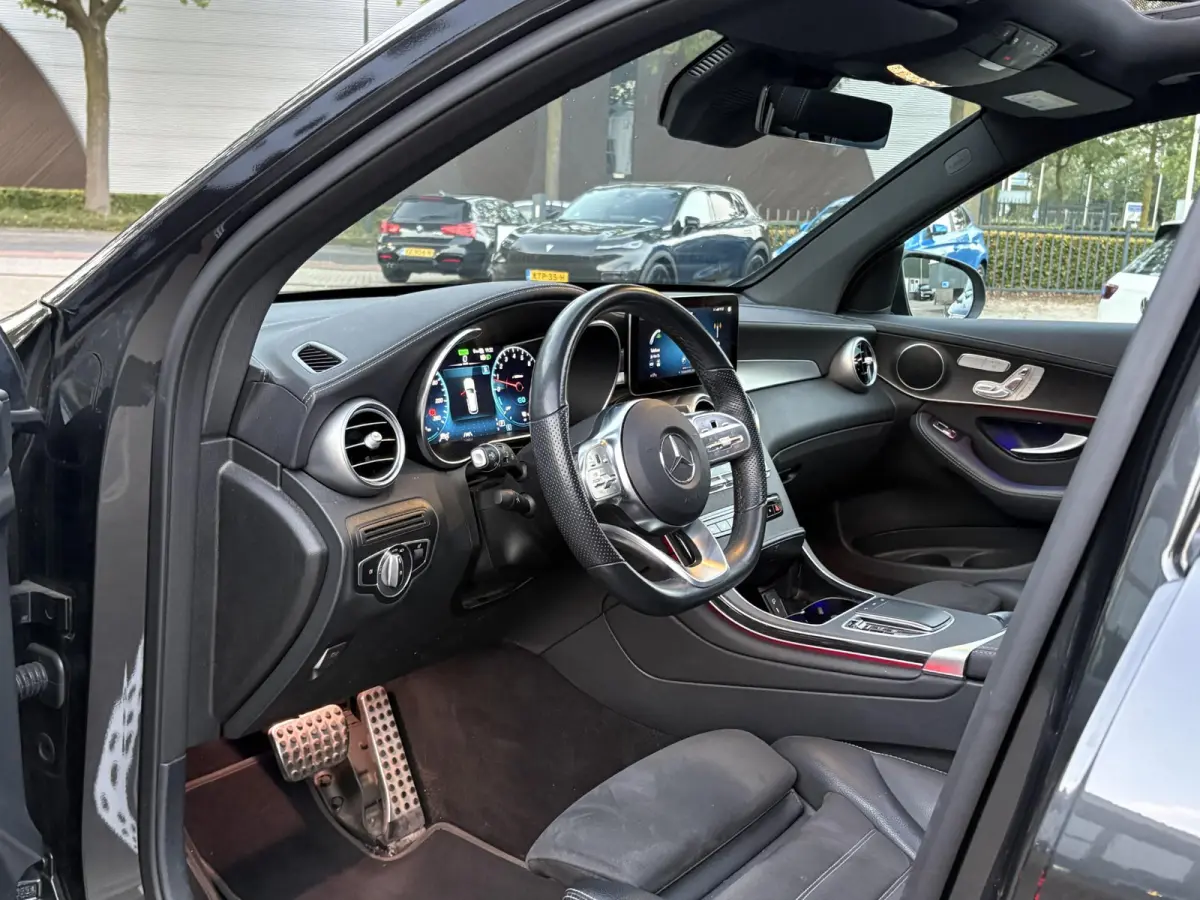 4MATIC Premium Plus VAN: € 43.900- VOOR: € 39.877,- UW HERFSTVOORDEEL: € 4.023,-| PANO| ELEKTRISCHE STOELEN MET MEMORY| ADAPTIVE CRUISE CONTROL| ELEK. TREKHAAK| SFEERVERLICHTING| ELEKT