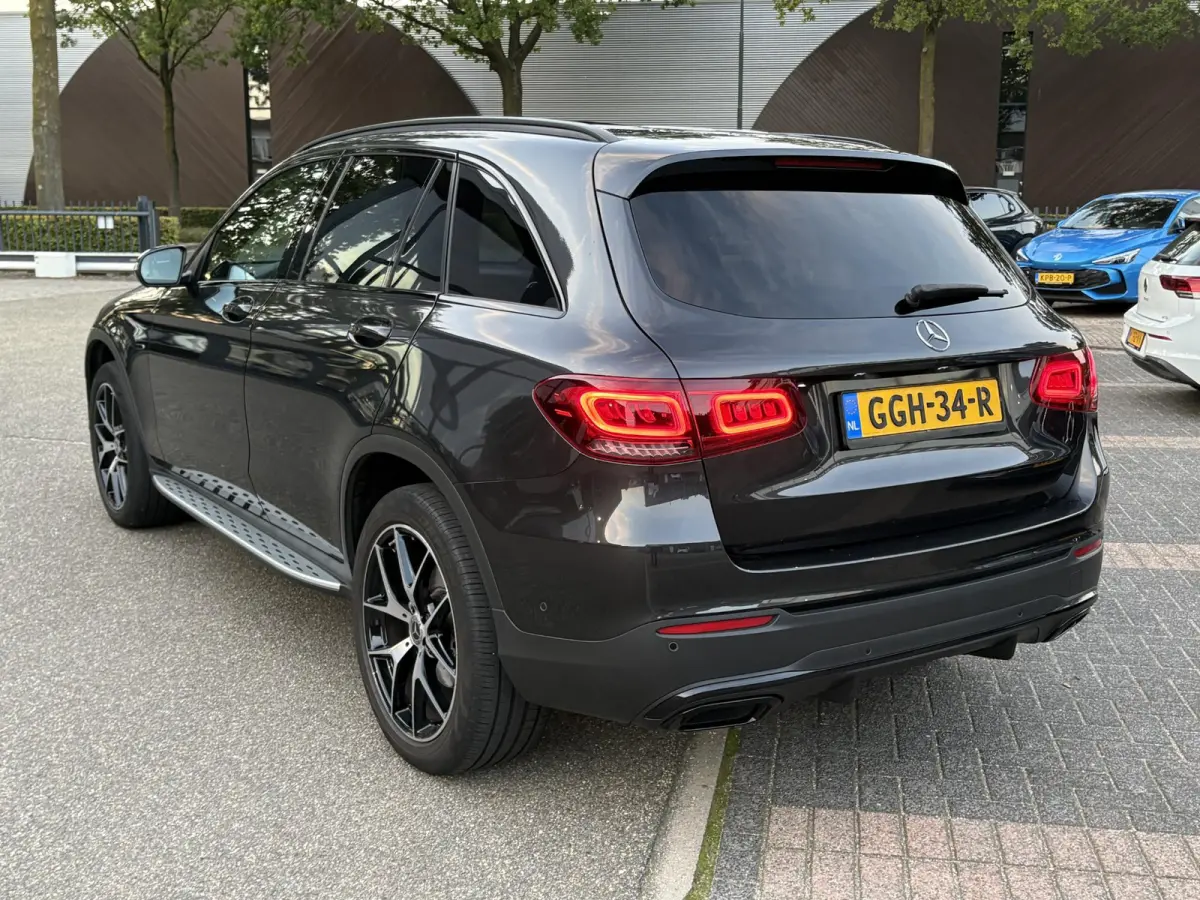 4MATIC Premium Plus VAN: € 43.900- VOOR: € 39.877,- UW HERFSTVOORDEEL: € 4.023,-| PANO| ELEKTRISCHE STOELEN MET MEMORY| ADAPTIVE CRUISE CONTROL| ELEK. TREKHAAK| SFEERVERLICHTING| ELEKT