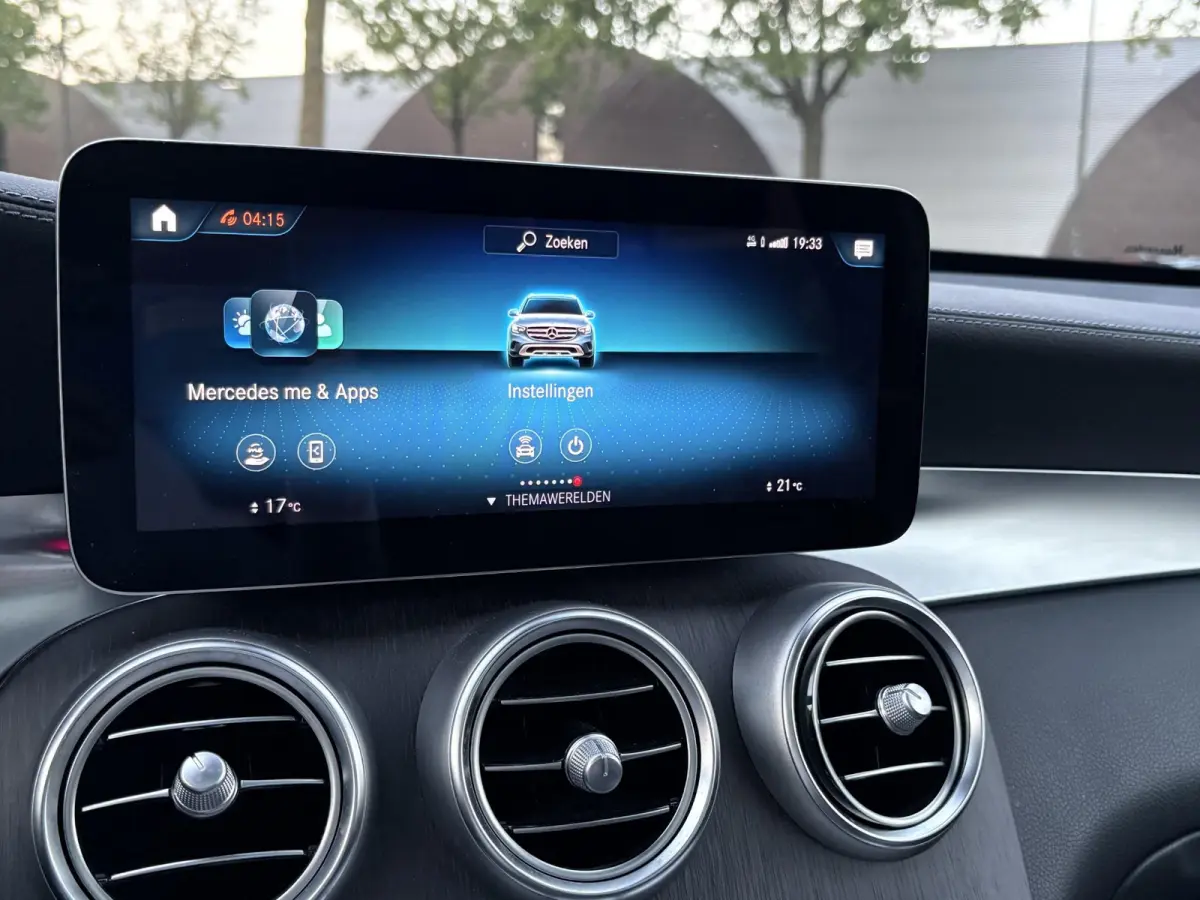 4MATIC Premium Plus VAN: € 43.900- VOOR: € 39.877,- UW HERFSTVOORDEEL: € 4.023,-| PANO| ELEKTRISCHE STOELEN MET MEMORY| ADAPTIVE CRUISE CONTROL| ELEK. TREKHAAK| SFEERVERLICHTING| ELEKT