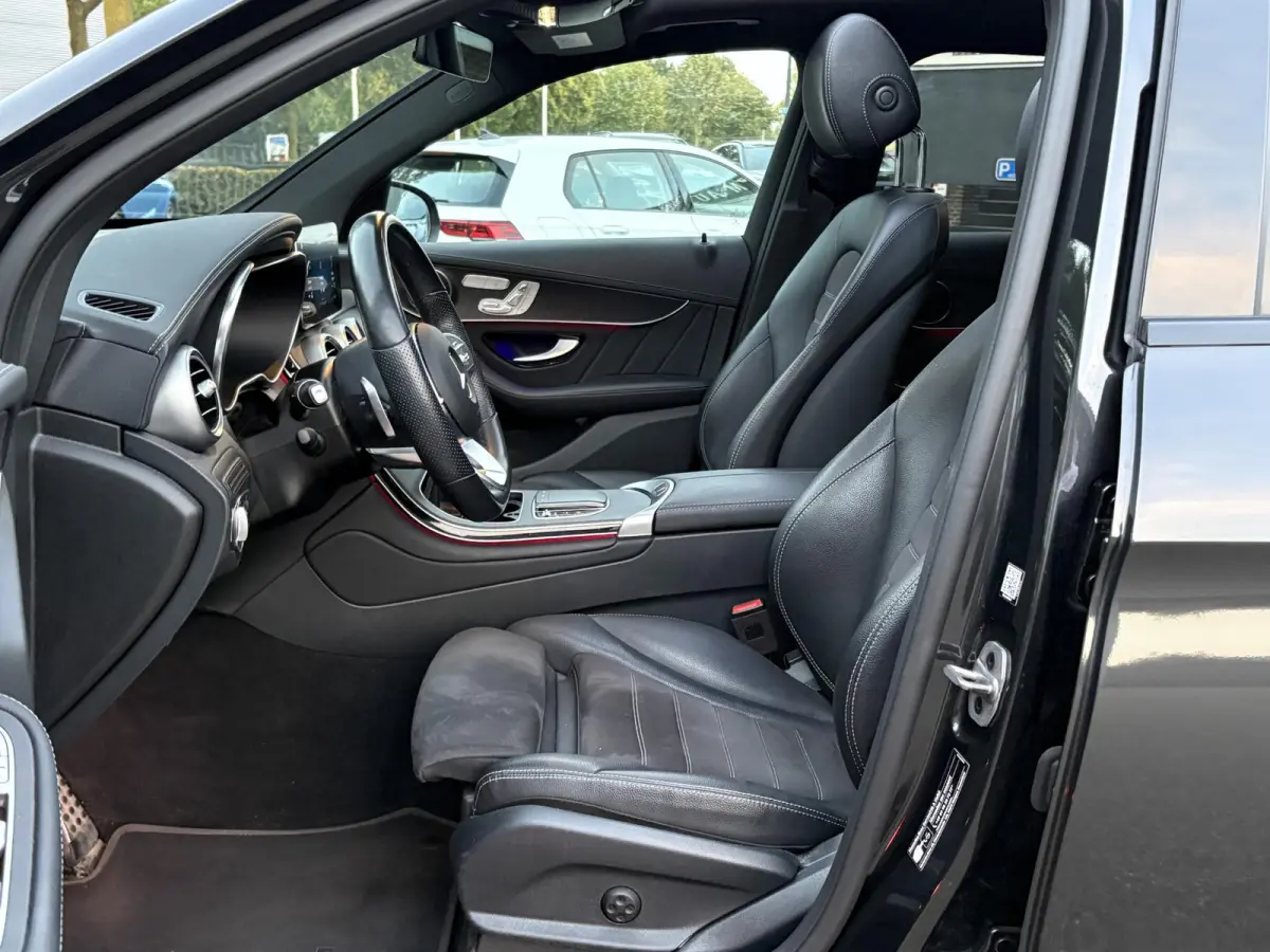 4MATIC Premium Plus VAN: € 43.900- VOOR: € 39.877,- UW HERFSTVOORDEEL: € 4.023,-| PANO| ELEKTRISCHE STOELEN MET MEMORY| ADAPTIVE CRUISE CONTROL| ELEK. TREKHAAK| SFEERVERLICHTING| ELEKT