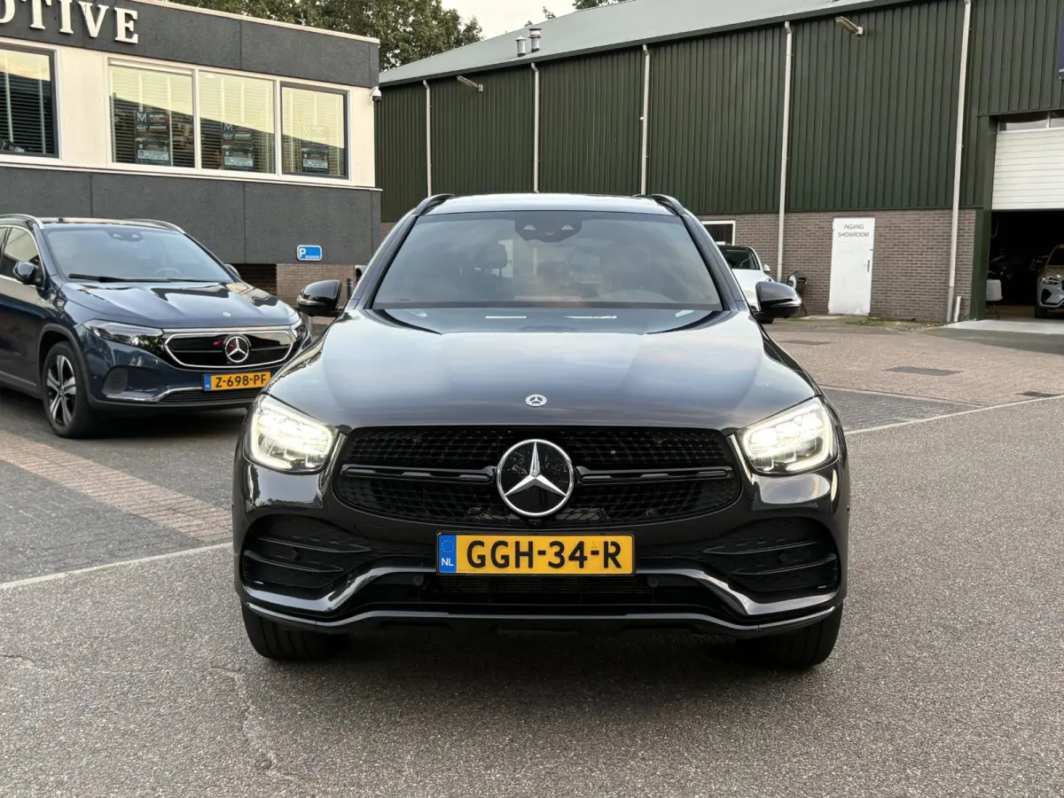 4MATIC Premium Plus VAN: € 43.900- VOOR: € 39.877,- UW HERFSTVOORDEEL: € 4.023,-| PANO| ELEKTRISCHE STOELEN MET MEMORY| ADAPTIVE CRUISE CONTROL| ELEK. TREKHAAK| SFEERVERLICHTING| ELEKT