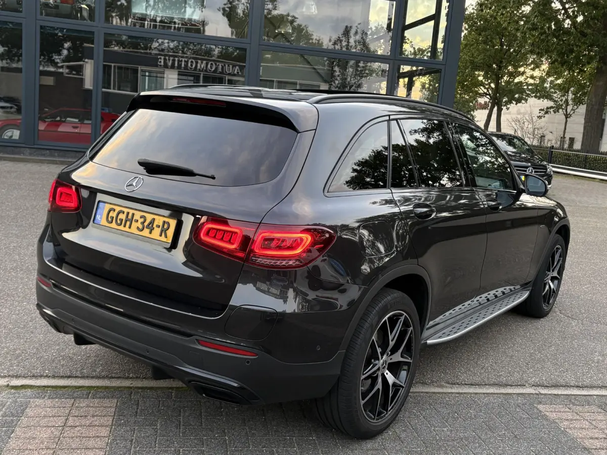 4MATIC Premium Plus VAN: € 43.900- VOOR: € 39.877,- UW HERFSTVOORDEEL: € 4.023,-| PANO| ELEKTRISCHE STOELEN MET MEMORY| ADAPTIVE CRUISE CONTROL| ELEK. TREKHAAK| SFEERVERLICHTING| ELEKT