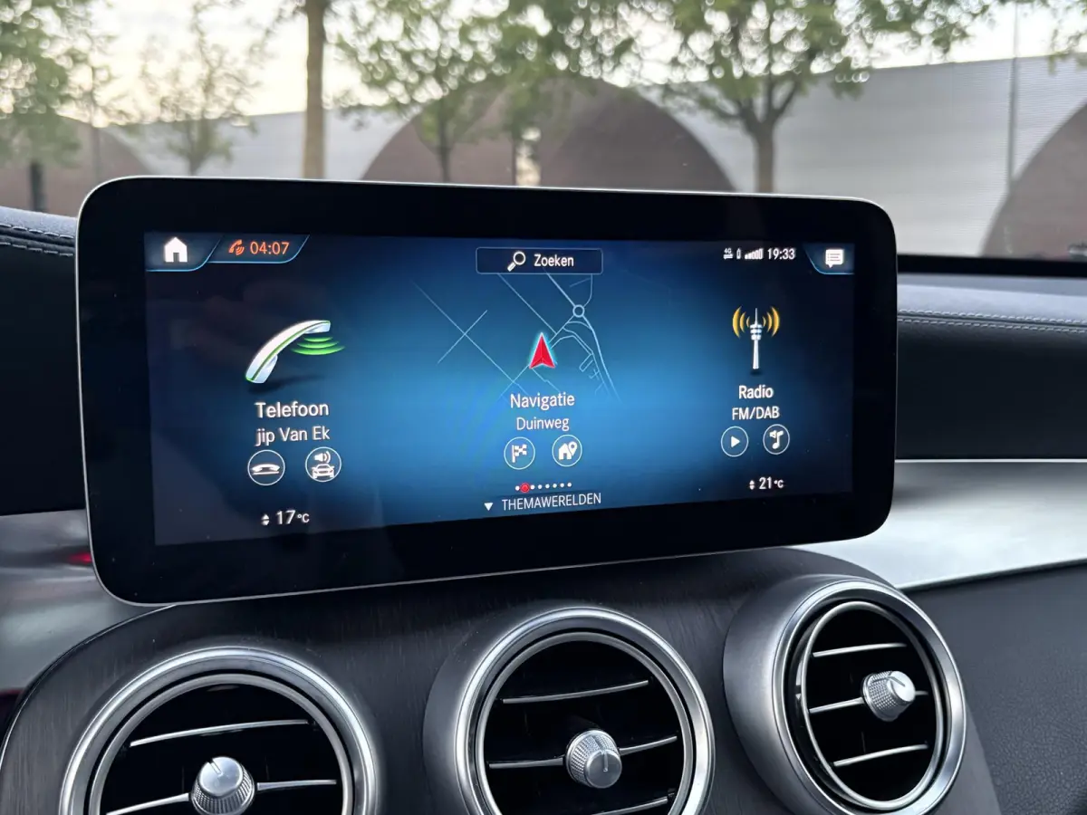 4MATIC Premium Plus VAN: € 43.900- VOOR: € 39.877,- UW HERFSTVOORDEEL: € 4.023,-| PANO| ELEKTRISCHE STOELEN MET MEMORY| ADAPTIVE CRUISE CONTROL| ELEK. TREKHAAK| SFEERVERLICHTING| ELEKT