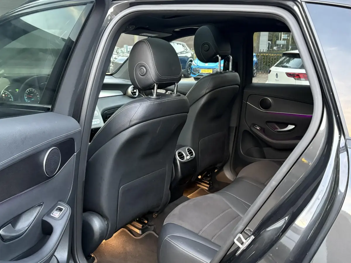 4MATIC Premium Plus VAN: € 43.900- VOOR: € 39.877,- UW HERFSTVOORDEEL: € 4.023,-| PANO| ELEKTRISCHE STOELEN MET MEMORY| ADAPTIVE CRUISE CONTROL| ELEK. TREKHAAK| SFEERVERLICHTING| ELEKT