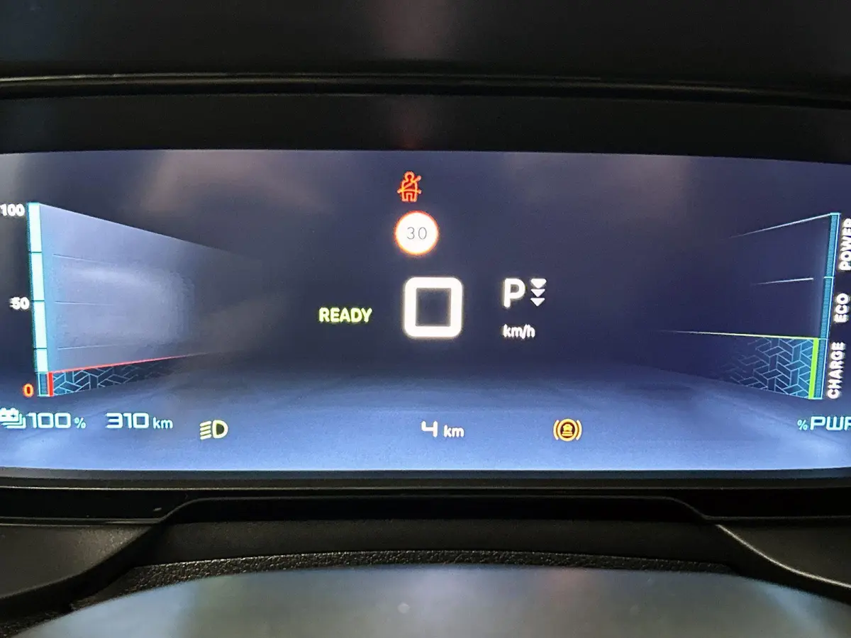 50 kWh 136pk | DEMO | Extreem lage kilometerstand! | 336km WLTP Actieradius | Navigatie | Houten laadruimte afwerking | Achteruitrij camera