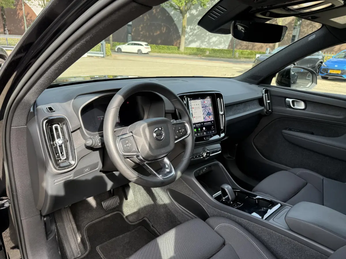Core 70 kWh VAN: € 31.900- VOOR: € 29.877,- UW HERFSTVOORDEEL: € 2.023,-| SOH 91%| ELEK. TREKHAAK| WINTERPAKKET| STOEL +STUURVERWARMING| WARMTEPOMP| ACHTERUITRIJCAMERA| RIJKLAARPRIJS I