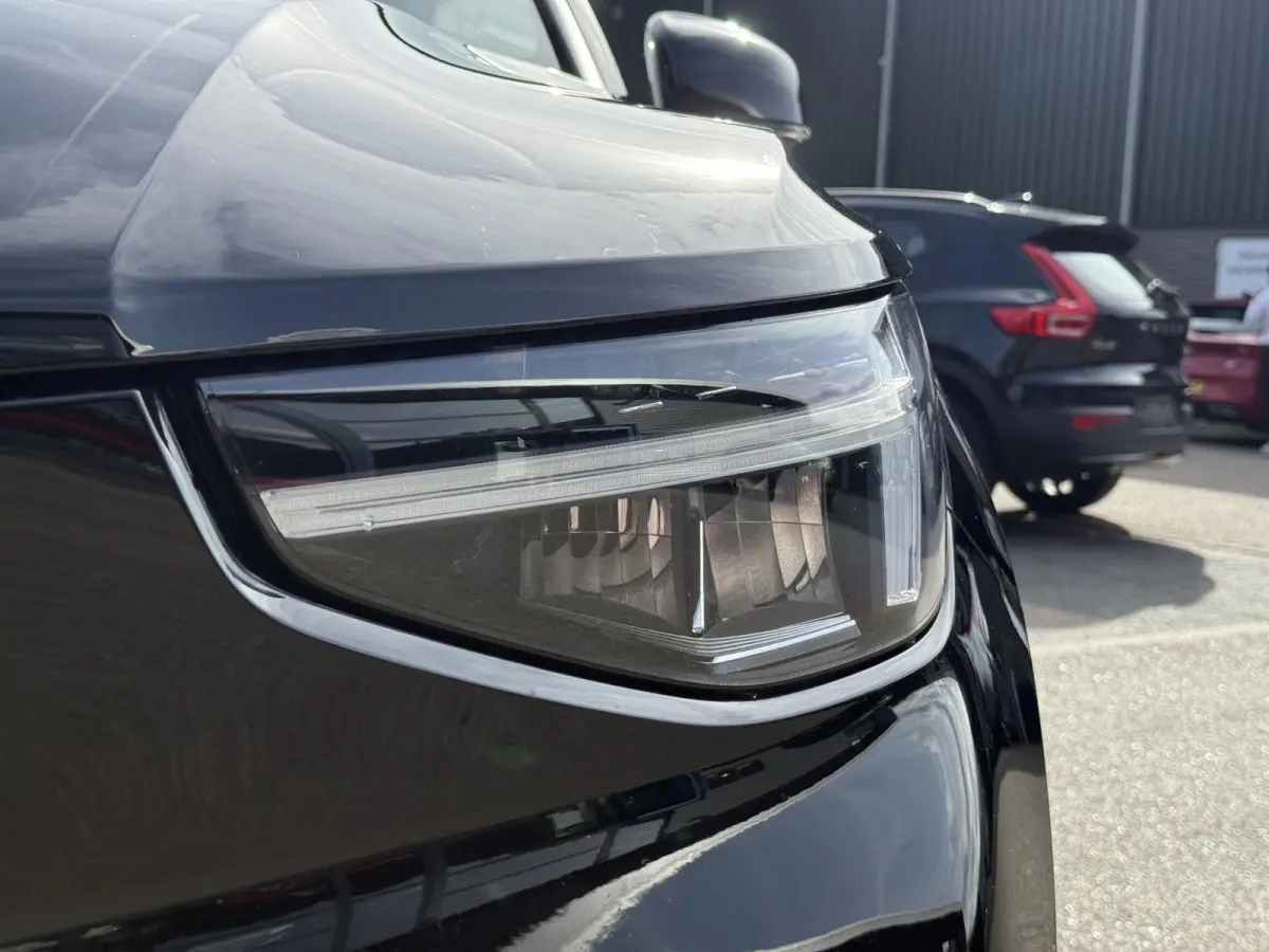 Core 70 kWh VAN: € 31.900- VOOR: € 29.877,- UW HERFSTVOORDEEL: € 2.023,-| SOH 91%| ELEK. TREKHAAK| WINTERPAKKET| STOEL +STUURVERWARMING| WARMTEPOMP| ACHTERUITRIJCAMERA| RIJKLAARPRIJS I