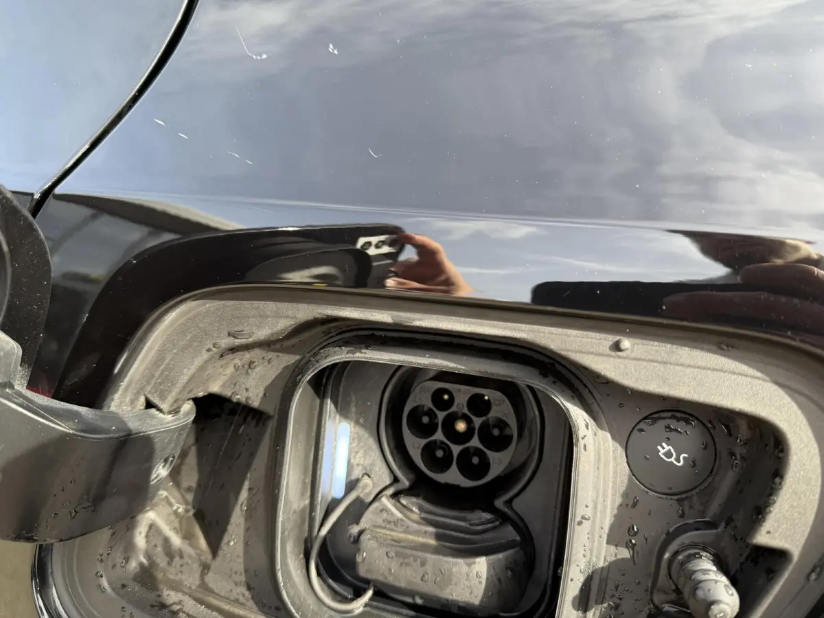 Core 70 kWh VAN: € 31.900- VOOR: € 29.877,- UW HERFSTVOORDEEL: € 2.023,-| SOH 91%| ELEK. TREKHAAK| WINTERPAKKET| STOEL +STUURVERWARMING| WARMTEPOMP| ACHTERUITRIJCAMERA| RIJKLAARPRIJS I