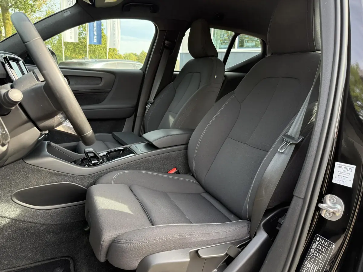 Core 70 kWh VAN: € 31.900- VOOR: € 29.877,- UW HERFSTVOORDEEL: € 2.023,-| SOH 91%| ELEK. TREKHAAK| WINTERPAKKET| STOEL +STUURVERWARMING| WARMTEPOMP| ACHTERUITRIJCAMERA| RIJKLAARPRIJS I