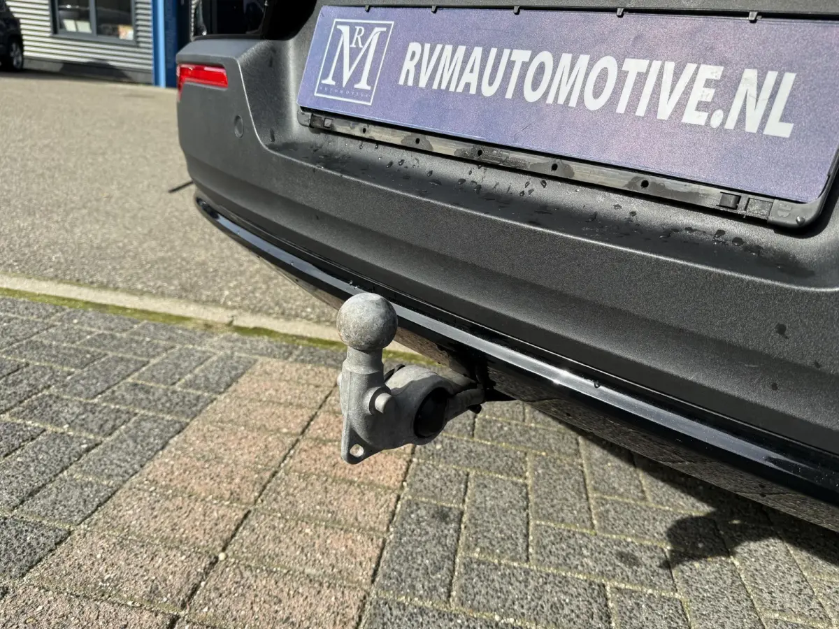 Core 70 kWh VAN: € 31.900- VOOR: € 29.877,- UW HERFSTVOORDEEL: € 2.023,-| SOH 91%| ELEK. TREKHAAK| WINTERPAKKET| STOEL +STUURVERWARMING| WARMTEPOMP| ACHTERUITRIJCAMERA| RIJKLAARPRIJS I