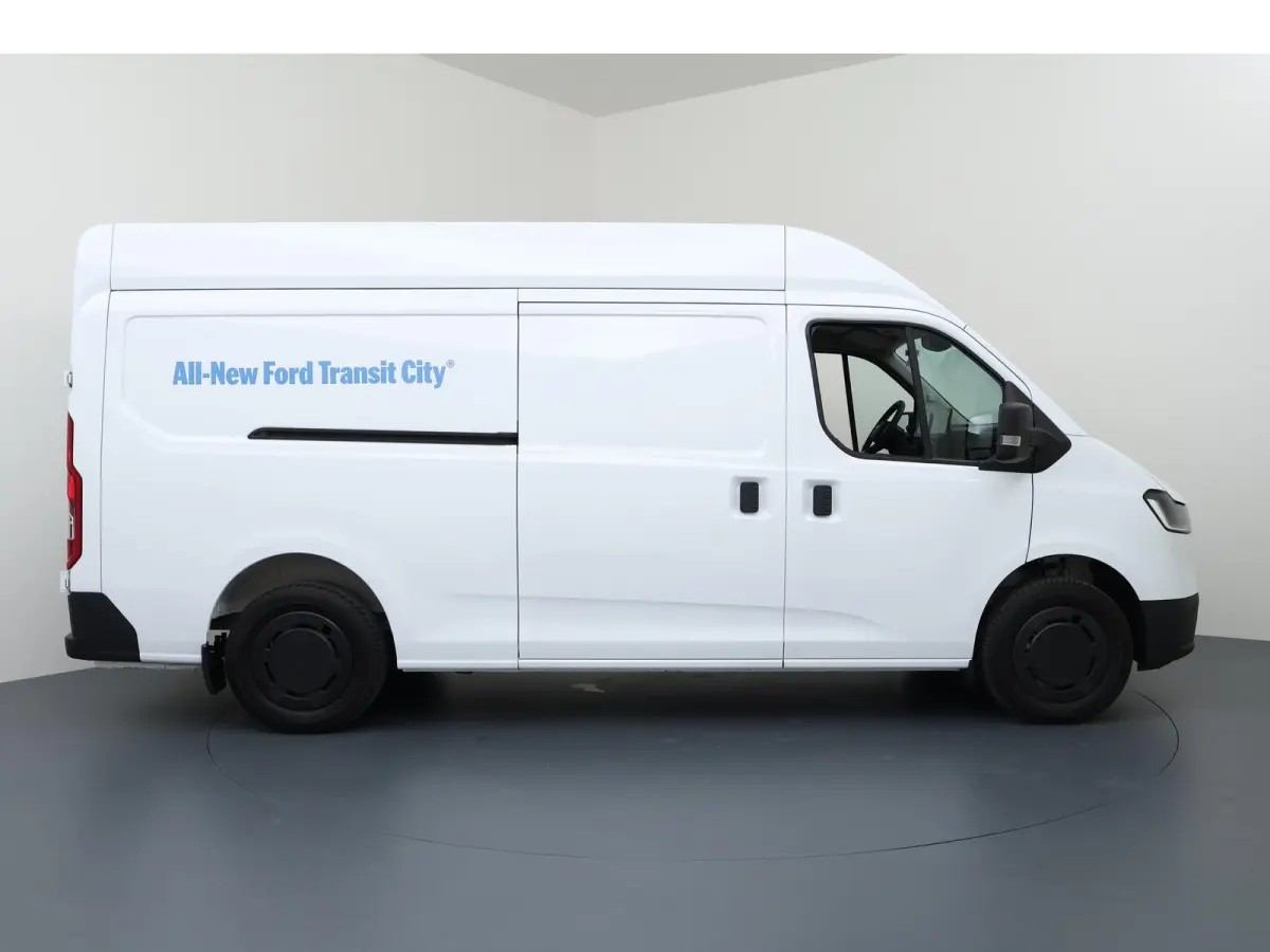 L2H2 56 kWh 330 TREND | Camera | PDC Voor+Achter | 1300 KG Laadvermogen | Laadvolume van 8.5(m³)